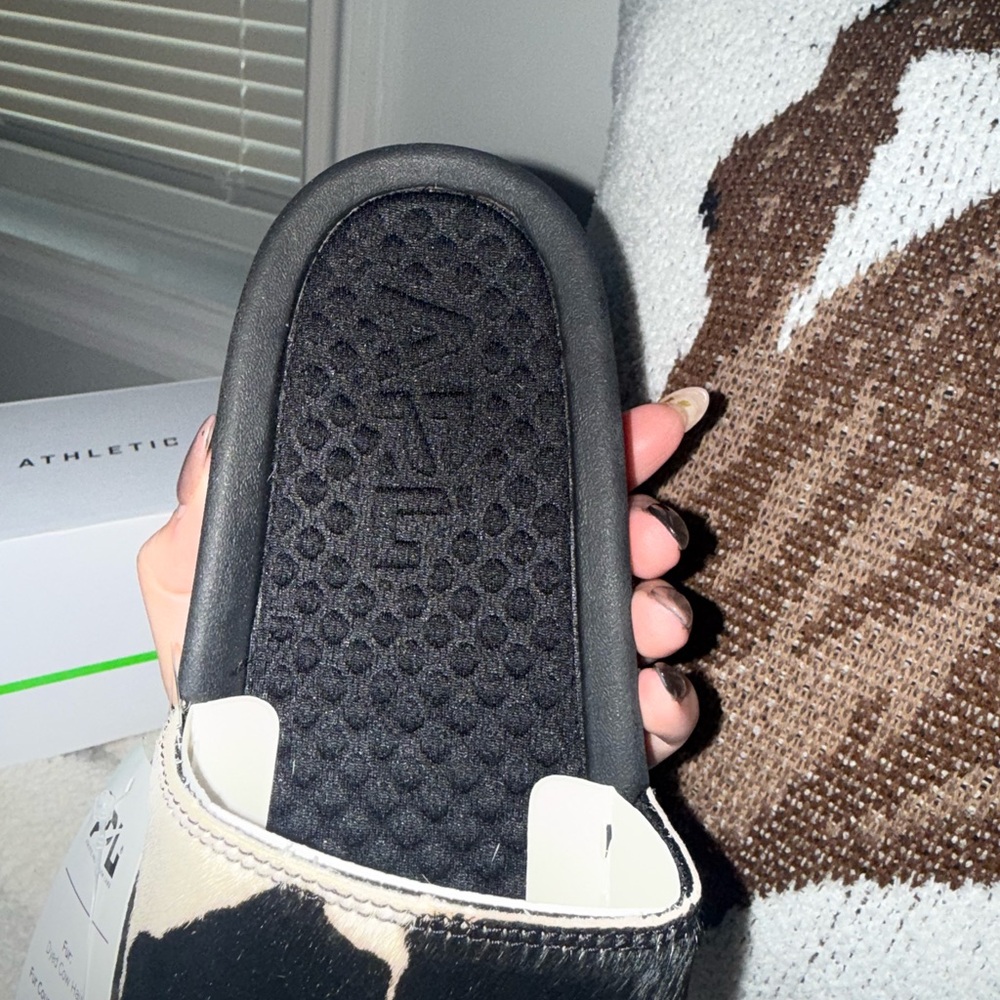 APL Cow Iconic Slides LIMITED EDITION - Picture 8 of 14